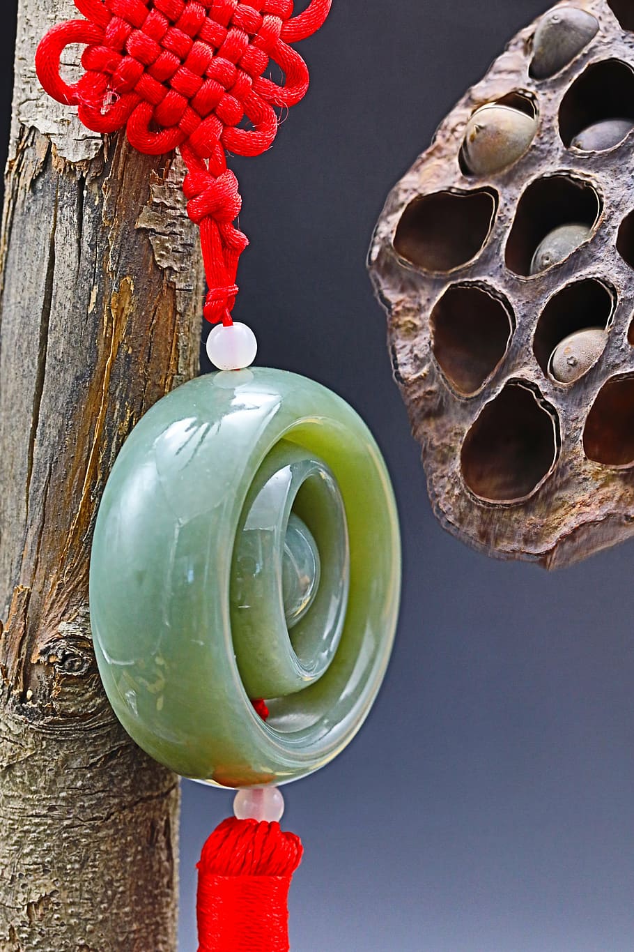 penjoll, jade, decoració, vermell, cap gent, primer pla, naturalesa, natura morta, penjant, menjar i beguda, a l'interior, dia, planta, frescor, contenidor, menjar, flor, disseny, funció de construcció de parets, bellesa a la natura, plàstic, 5K