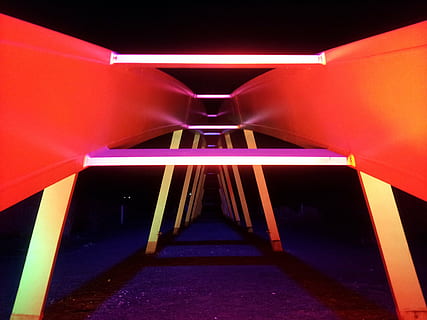 arco, architettura, luce, ombra, amburgo, CCH, centro congressi di Amburgo, tunnel, in casa, rosso, notte, nessuno, illuminato, la strada davanti, direzione, prospettiva decrescente, buio, scala, mistero, punto di fuga, attrezzatura per l'illuminazione, assenza, spaventoso, struttura costruita, mezzi di trasporto, vuoto, astratto, viola, 2K, CC0, dominio pubblico, privo di copyright