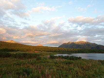 sjö, kväll, solnedgång, moln, sommar, vatten, landskap, skog, natur, himmel, bergen, kulle, strand, öppet utrymme, tystnad, scenics - natur, moln - himmel, berg, skönhet i naturen, lugn plats, lugn, växt, icke-urbana scenen, miljö, gräs, inget folk, idyllisk, bergskedja, tillväxt, utomhus, 1080P, CC0, offentligt domän, royaltyfria
