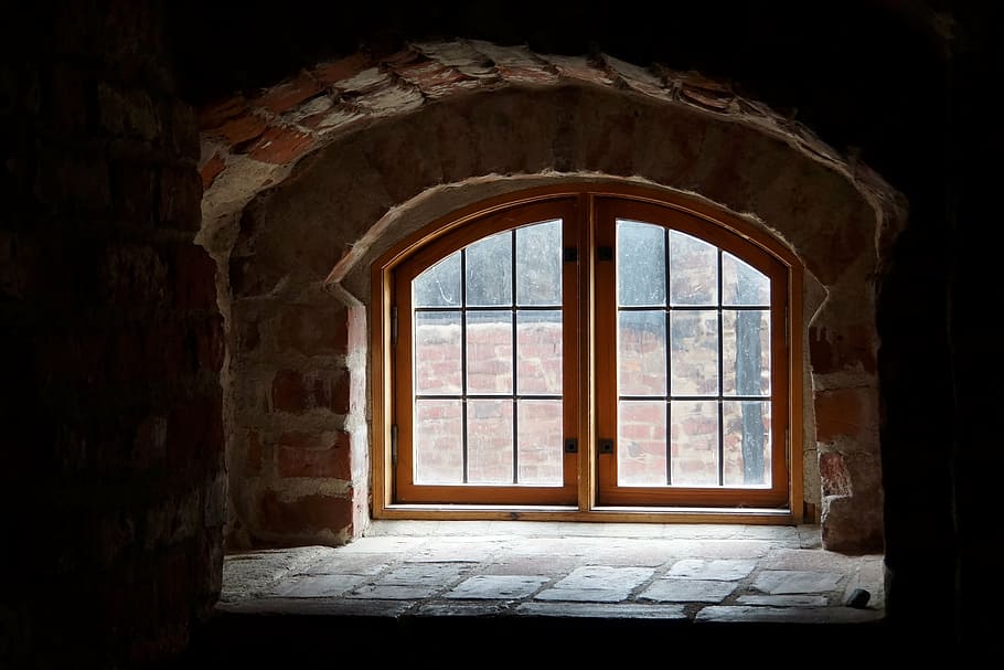 Průhledná, vedle sebe, dveře, ukazující, Zavřeno, vybrání okna, okna, hradní okno, starý, milijöö, obrazovky, architektura, okno, uvnitř, stavba, nikdo, oblouk, den, budova, Dějiny, opuštěný, minulost, sklo - materiál, nástěnný prvek, zeď, zvětralý, poškozen, průhledný, Dům, zhoršení, zničil, 2K