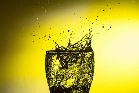 klart coca cola glas, droppa, vatten, spray, flytande, vattendroppe, hög hastighet, gul, dryck, stänk, släppa, alkohol, färgad bakgrund, studio skott, rörelse, inomhus, inget folk, djur-, djurteman, natur, digital komposit, i luften, stor grupp av djur, grupp av djur, närbild, djur i det vilda, förfriskning, 4K, CC0, offentligt domän, royaltyfria