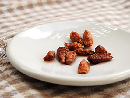 chili, Spezia, peperoni, acuto, nitidezza, cibo, mangiare, peperoncini, cucina, Pepe, stagione, secco, cibo e bevande, piatto, freschezza, avvicinamento, in casa, natura morta, tavolo, frutta secca, mangiare sano, benessere, cibo essiccato, nessuno, frutta, Marrone, Noce, pronto a mangiare, dado - cibo, messa a fuoco selettiva, concentrarsi sulle conoscenze acquisite, spuntino, cibo vegetariano, tentazione, 4K, CC0, dominio pubblico, privo di copyright