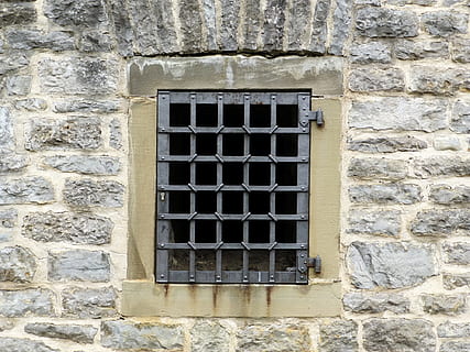 vindue, gitter, slot, vinduesgitter, murværk, gammel, arkitektur, bygget struktur, bygning udvendig, murbygningsfunktion, væg, ingen mennesker, rist, dag, bygning, beskyttelse, metal, sikkerhed, metal rist, udendørs, geometrisk form, Stenmur, mursten, 1080P, CC0, offentligt domæne, royaltyfrie