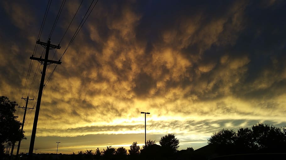 skyer, vej, træer, lyspoler, silhuet, solnedgang, sky - himmel, teknologi, meddelelse, ingen mennesker, himmel, lav vinkel visning, kabel, el-pylon, forbindelse, natur, elektricitet, dramatisk himmel, strømkabel, gade, skønhed i naturen, udendørs, træ, Strømforsyning, telefonlinje, 2K