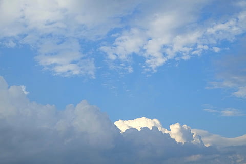 Wolken, Wolkenberge, Himmel, Blau, Weiß, Wetter, Stimmung, Atmosphäre, atmosphärisch, Kumuluswolken, wolke - himmel, Schönheit in der Natur, Szenen - Natur, Natur, Ruhe, Flachwinkelansicht, keine Leute, Tag, weiße Farbe, ruhige Szene, Hintergründe, draußen, idyllisch, Wolkengebilde, Sonnenlicht, kopieren sie platz, Meteorologie, Weichheit, über, 4K, CC0, gemeinfrei, lizenzfrei