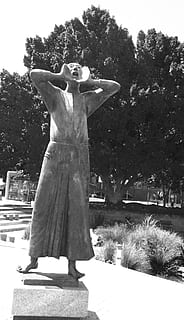 Statue, wütend, Protest, Skulptur, Kunst, Stein, Kultur, menschliche Darstellung, Kunst und Handwerk, Darstellung, Baum, Pflanze, Kreativität, männliche Ähnlichkeit, Tag, Religion, Friedhof, Grab, Glauben, weibliche Ähnlichkeit, Natur, keine Leute, Spiritualität, Engel, draußen, 1080P, CC0, gemeinfrei, lizenzfrei