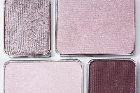 tre, sort farvet makeup tilfælde, øjenskygge, trend, farve, struktur, fond, silkeagtig, smidig, Brun, rosa brun, bronze, glimmer, kosmetik, tale, bløde mineraler, makeup, tæt på, baggrunde, ingen mennesker, direkte over, lyserød farve, indendørs, rød, fuld ramme, gruppe af objekter, stilleben, enkelt objekt, høj vinkel visning, mønster, tekstureret, studio skud, Bestil, bestille, skåret ud, uddannelse, offentliggørelse, 4K, CC0, offentligt domæne, royaltyfrie