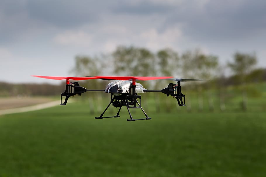 quadcopter, flotar, helicòpter, joguines, vehicle aeri, volant, manera de transport, transport, avió, a l'aire, moviment, drone, cel, càmera - equip fotogràfic, temes de fotografia, tecnologia, cap gent, centrar-se en primer pla, tecnologia sense fils, naturalesa, equipament de suports, en moviment, Sistema de Posicionament Global, dia, indústria aeroespacial, 5K