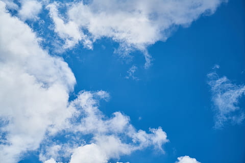 núvol, blau, fons, composició, espai, núvols, blanc, estiu, paisatge, naturalesa, núvols blancs, cel, solar, increïble, bonic, pau, ambiental, llum, al matí, genial, textura, temporada, dia, fotografia, atmosfera, foto, colors vius, imatge en color, detall, resum, cap gent, ningú, primer pla, còpia espai, patró, patró abstracte, fons de pantalla, enfocament selectiu, horitzontal, núvol - cel, bellesa a la natura, vista d’angle baix, Color blanc, escenics - natura, tranquil·litat, cloudscape, escena tranquil·la, a l'aire lliure, idíl·lic, medi ambient, marc complet, meteorologia, llum solar, vent, Wispy, 5K, CC0, domini públic, lliure de regalies