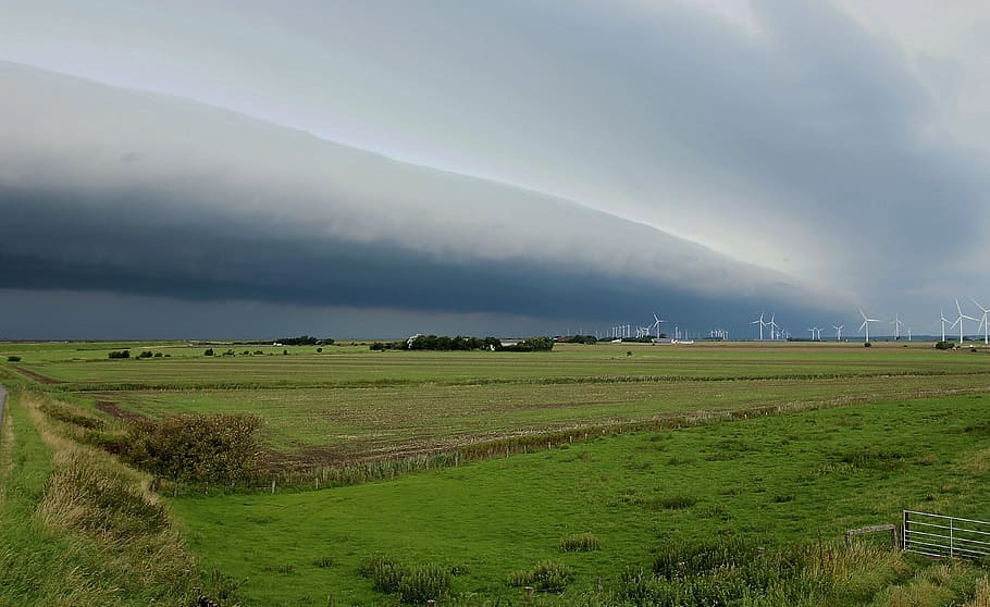 storm, storm front, sky front, frem, mørke skyer, himmel, tordensky, truende, mørk, miljø, landskab, jord, græs, Mark, skønhed i naturen, grøn farve, plante, scenics - natur, ro, natur, rolig scene, ikke-urbane scene, sky - himmel, ingen mennesker, landlige scene, landbrug, dag, udendørs, regn, 4K