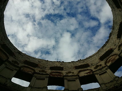 nubes, cielo, choque, Monumento, Polonia, arquitectura, lugar famoso, historia, Iglesia, vista de ángulo bajo, estructura construida, exterior del edificio, nadie, nube - cielo, día, naturaleza, el pasado, edificio, al aire libre, arco, destinos de viaje, antiguo, ventana, viaje, columna arquitectonica, 2K, CC0, dominio público, libre de derechos
