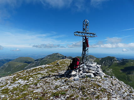 vârf, traversa, cima della salină, summit cruce, salin, Munte, punct de vedere, alpin, alpuri maritime, Italia, vedere, vedere îndepărtată, previziune, perspectivă, nor - cer, religie, cer, zi, scenice - natura, obiect de rocă, frumusețe în natură, stâncă, solid, scenă non-urbană, natură, o scenă liniștită, liniște, mediu inconjurator, peisaj, Activitatea de agrement, idilic, de munte, drumeții, în aer liber, brațul uman, brațele ridicate, 4K, CC0, domeniu public, fără drepturi de autor