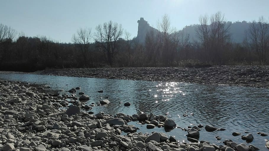 řeka, marecchia, krajina, voda, Skála, pevný, strom, krása v přírodě, Příroda, rock - objekt, scenics - příroda, klidné scény, klid, jezero, rostlina, nebe, přistát, mimoměstské scény, nikdo, den, kámen - objekt, idylický, venku, oblázek, 2K