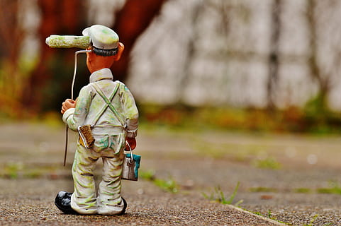 mann, maleren figurine, bakke, maler, slette, arbeid, figur, maler arbeider, maling, farge, jobb, maleri, rull, renovere, husmaler, blekkvalser, morsom, søt, deco, dekorasjon, håndverket, én person, full lengde, dag, fokusere på forgrunnen, barndom, menn, utsikt bakover, natur, klær, hanner, regjering, utendørs, gå, vei, okkupasjon, by, transport, militær, armerte styrker, uniform, 5K, CC0, offentlig domene, opphavsrett gratis