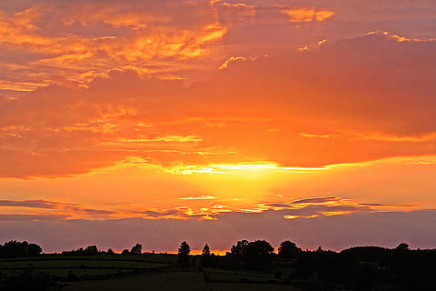 Sunset, Setting Sun, sun, abendstimmung, evening sky, clouds, dark clouds, atmospheric, nature, trees, rest, atmosphere, romance, dusk, sky, sunlight, sunrise - Dawn, outdoors, landscape, silhouette, summer, scenics, dawn, orange Color, beauty In Nature, cloud - Sky, dramatic sky, scenics - nature, tranquility, tranquil scene, environment, idyllic, land, non-urban scene, tree, plant, field, romantic sky, 5K
