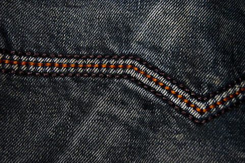 tessuto, Blue jeans, filo, blu, jeans, strutturato, tessile, Materiale, a strisce, Cucitura, cucire, fotogramma intero, capi di abbigliamento, denim, modello, sfondi, avvicinamento, abbigliamento casual, moda, girato in studio, in casa, primo piano estremo, natura morta, effetto strutturato, sfondi astratti, indumento, pelle, vuoto, lusso, 4K, CC0, dominio pubblico, privo di copyright