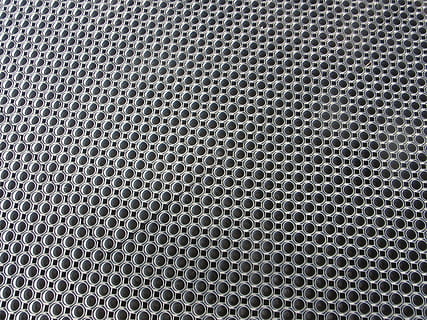 grindų kilimėlis, tinklelis, guma, reguliariai, modelį, fonas, visą kadrą, metalo, tekstūruotas, nėra žmonių, Iš arti, grotelės, metalo grotelės, geometrinės formos, kartojimas, figūra, santrauka, dizainas, skylė, vielos tinklas, ratą, plieno, lydinys, sidabro spalvos, tekstūruotas efektas, geležies - metalo, abstraktus fonas, chromas, 4K, CC0, Viešasis domenas, nemokamai