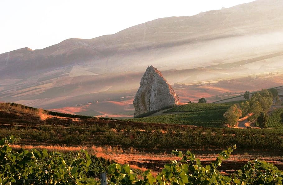 paisatge, naturalesa, rock, camps, siciliana, a l'aire lliure, agricultura, muntanya, escenics, dia, escenics - natura, escena tranquil·la, bellesa a la natura, medi ambient, cel, tranquil·litat, planta, Serra, escena no urbana, idíl·lic, terra, cap gent, creixement, remot, color verd, geografia física, formació, 1080P