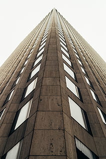 baixo, fotografia de ângulo, arranha-céus, construção, cinzento, concreto, arranha-céu, nova Orleans, janela, arquitetura, Prédio comercial, estrutura construída, moderno, exterior do edifício, cena urbana, alto - alto, torre, o negócio, vidro - material, cidade, distrito da baixa, arquitetura e edifícios, reflexão, visão de baixo ângulo, céu, futurista, indústria de construção, ao ar livre, céu limpo, ninguém, natureza, escritório, exterior do prédio de escritórios, dia, Perspectiva Diminutiva, 4K, CC0, domínio público, royalty free