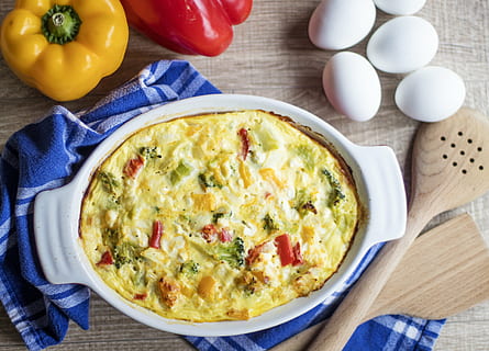fregit, ou, blanc, ceràmica, placa, al costat, ous, quiche, brunch, esmorzar, deliciós, al matí, formatge, menjar, al forn, pastís, pastisseria, vegetals, cuina, berenar, casolà, francès, sopar, crosta, cuinar, gourmet, saludable, dinar, crema, plat, ceba, saborós, taula, pebre, orgànic, herba, rústic, restaurant, granja, nutrició, cassola, vegetarià, dieta, menú, cuina de cuina, dia de la mare, junts, celebració, guacamole, menjar i beguda, alvocat, vista d’angle alt, directament a sobre, propagació, alimentació saludable, benestar, frescor, utensili per menjar, a l'interior, estri de cuina, bol, tomàquet, fruita, llest per menjar, cap gent, natura morta, ganivet de taula, immersió, 4K, CC0, domini públic, lliure de regalies