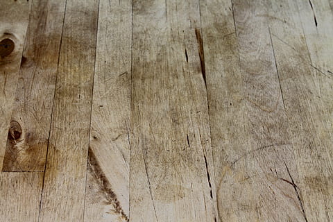 tre, struktur, bakgrunn, tekstur, natur, forvitret, gammel, tre overflate, tre - materiale, strukturert, full ramme, mønster, ingen folk, nærbilde, trekorn, planke, ujevn, gulv, innendørs, brun, kopiere plass, tømmer, antikk, bord, skitten, teksturert effekt, 4K, CC0, offentlig domene, opphavsrett gratis