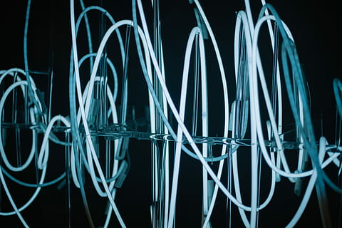 blanc, verd, digital, fons de pantalla, blau, recobert, cable, llum, neó, que flueix, negre, resum, fons, tecnologia, connexió, nit, tir de l'estudi, fons negre, a l'interior, il·luminat, cap gent, comunicació, exposició llarga, brillant, moviment, patró, sender lleuger, pintura de llum, negocis, creativitat, 5K, CC0, domini públic, lliure de regalies
