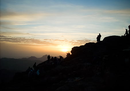 siluetă, grup, persoană, drumeții, Munte, aventură, cu iluminare din spate, alpinist, întuneric, zori de zi, lumina zilei, amurg, seară, ceaţă, excursie pe jos, peisaj, ușoară, natură, în aer liber, oameni, stâncă, pitoresc, cer, soare, apus de soare, călătorie, nor - cer, Activitatea de agrement, oameni adevărați, frumusețe în natură, scenice - natura, stiluri de viață, obiect de rocă, solid, liniște, bărbați, o scenă liniștită, activitate, teren, 2K, CC0, domeniu public, fără drepturi de autor