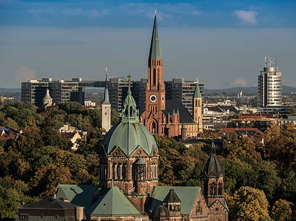 Munich, kirkot, steeples, kello, kaupunki, arkkitehtuuri, torni, katedraali, kampanja, uskonto, rakentaminen, temppeli, taivas, tiili, rakennus, ihmiset, rakennuksen ulkoa, rakennettu rakenne, hengellisyys, uskomus, palvonnan paikka, luonto, matkakohteet, kupoli, pilvi - taivas, ei ihmisiä, kaupunkikuvan, ulkona, 4K, CC0, public domain, rojaltivapaa