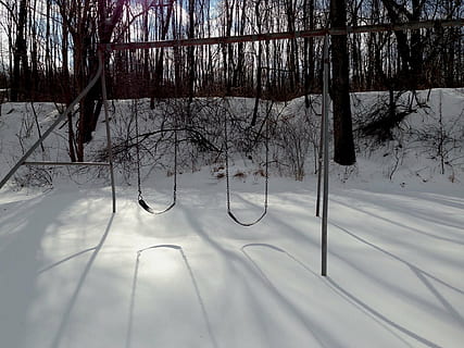 iarnă, leagăn, zăpadă, rece, loc de joaca, parc, natură, în aer liber, soare, umbră, temperatura rece, copac, plantă, nici o persoana, arbore gol, acoperire, liniște, teren, frumusețe în natură, culoare alba, zi, o scenă liniștită, scenice - natura, ramură, scenă non-urbană, ninsorile, 1080P, CC0, domeniu public, fără drepturi de autor