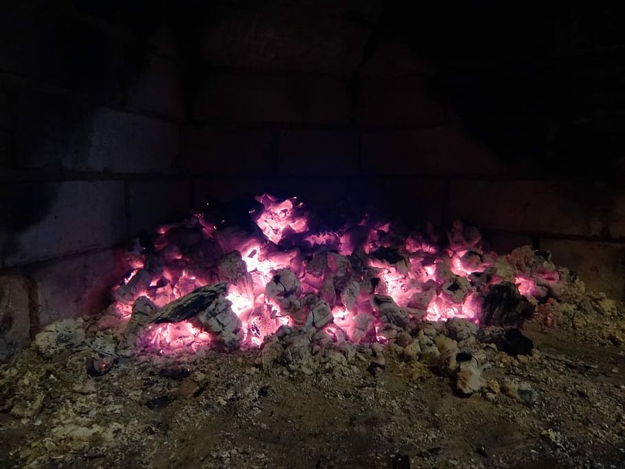 ild, pejs, ild, ildsted, nat, ingen mennesker, flamme, indendørs, belyst, tæt på, brænding, natur, varme - temperatur, brand - naturligt fænomen, glødende, lyserød farve, udendørs, smuds, høj vinkel visning, religion, solid, mørk, tro, begivenhed, 2K