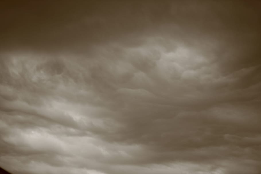 tempesta, núvols, trist, núvols foscos, gewitter stimmung, cobert, núvols que passen, núvol - cel, cel, bellesa a la natura, cel dramàtic, núvol, cloudscape, núvol de tempesta, cap gent, escenics - natura, fons, naturalesa, vista d’angle baix, ominós, fosc, a l'aire lliure, cel malhumorat, gris, meteorologia, poder a la natura, 2K