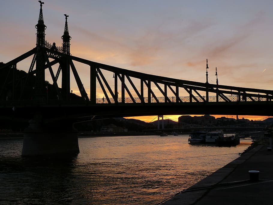 budapešť, večer, osvětlení, noc, výlet, abendstimmung, západ slunce, Maďarsko, noční fotografie, most, svítí, řeka, Dunaj, plavba po řece, přeprava, nebe, architektura, stavba, voda, spojení, most - mužská konstrukce, Příroda, inženýrství, mrak - nebe, soumrak, destinace, město, oranžová barva, cestovat, venku, záliv, 4K