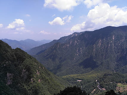 continu, tranquil, muntanyes, núvols, les muntanyes, muntanya, Serra, paisatge, núvol - cel, cel, naturalesa, escenics - natura, bellesa a la natura, escena tranquil·la, tranquil·litat, medi ambient, escena no urbana, idíl·lic, cap gent, dia, planta, arbre, vall, a l'aire lliure, viatjar, rang, cim de muntanya, 4K, CC0, domini públic, lliure de regalies