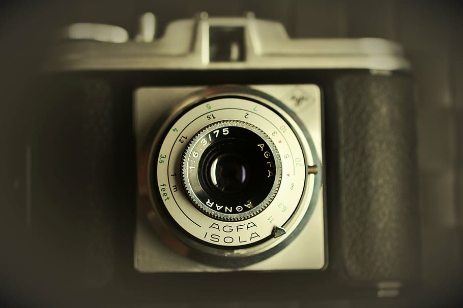 càmera, vell, antiguitat, agfa, agfa isola, fotografia, nostàlgia, càmera de fotos, càmera antiga, vintage, retro, analògic, lent, càmera analògica, temes de fotografia, cap gent, primer pla, càmera - equip fotogràfic, a l'interior, dia, tecnologia, lent - instrument òptic, nombre, sol objecte, estil retro, enfocament selectiu, natura morta, cercle, equip fotogràfic, lent - ull, equipament, forma, forma geomètrica, 5K