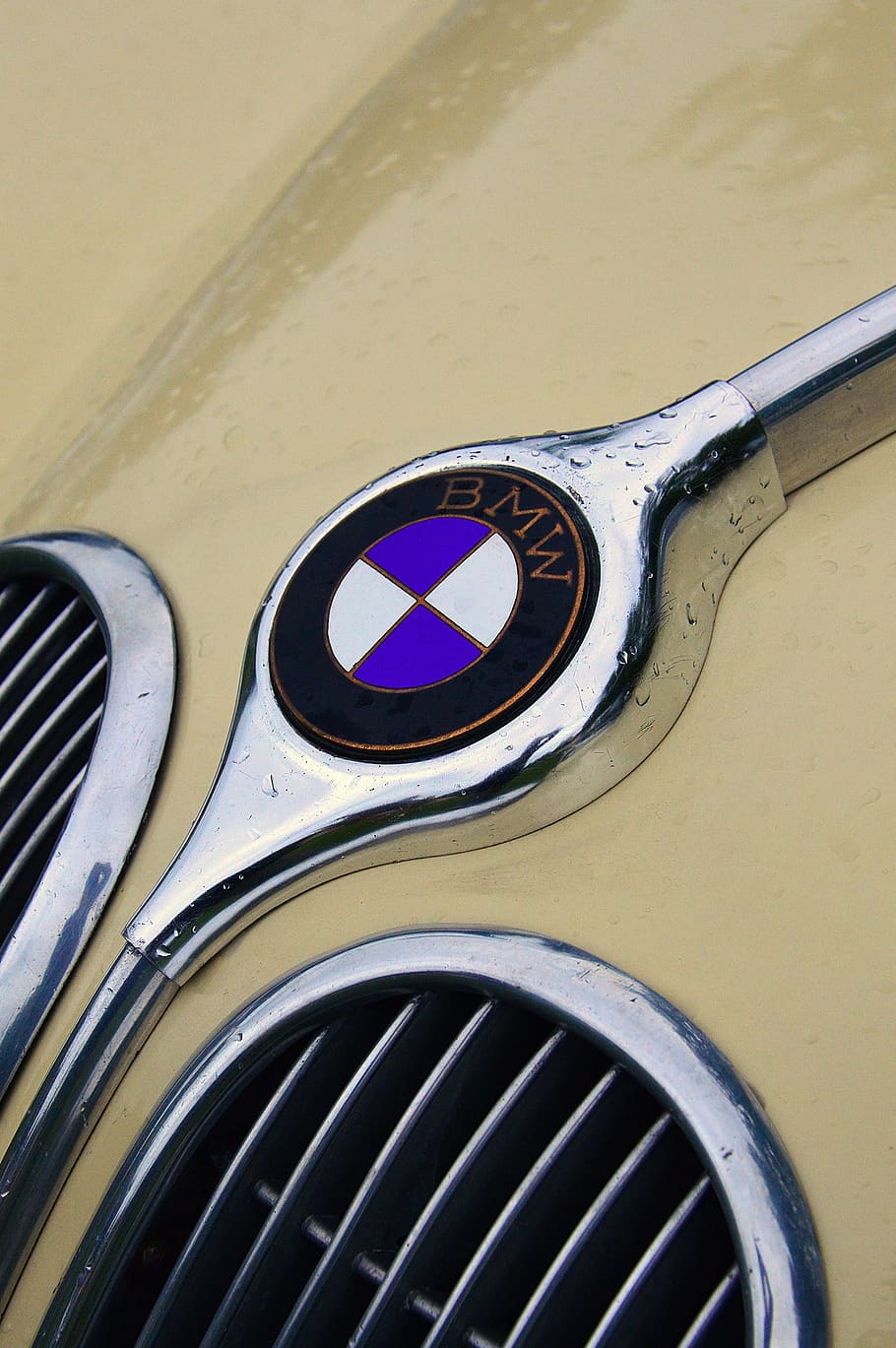 bnw, vell, estil, bonic, cotxe, temporitzador antic, veterà, cotxe antic, clàssic, cotxe veterà, vehicle, retro, crom, groc, rosada, gotes d’aigua, automàtic, oldtimer, transport, alemany, metall, pluja, tècnica, logotip, primer pla, cap gent, dia, forma geomètrica, manera de transport, centrar-se en primer pla, cercle, estil retro, vehicle terrestre, forma, marc complet, funció de construcció de parets, automòbil, a l'aire lliure, fons, color plata, 2K