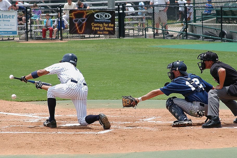 beisbol, batuda, va colpejar, bünt, esport, bat, joc, jugador, pilota, atleta, camp, jugar, base, uniforme, bata, bateador, casa, placa, acció, casc, camp d'influència, àrbitre, receptor, guant, màscara de retràs, tanca, estadi de ball, beisbol - esport, jugador de beisbol, grup de persones, uniforme de beisbol, longitud completa, roba, uniforme esportiu, dia, homes, gent, persones reals, competició, jugant, casc de beisbol, barreteria, de peu, camp de joc, equip de beisbol, 2K