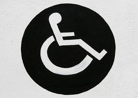 désactiver le symbole, accès, accessible, fauteuil, Contexte, noir, bâtiment, bouton, voiture, se soucier, chaise, clipart, invalidité, désactiver, désactivée, médecin, imposer, égalité, handicap, handicapé, Aidez-moi, hôpital, icône, blessure, invalide, isolé, loi, la vie, médical, médicament, minorité, Bureau, parc, parking, patient, la personne, réservé, droits, siège, malade, signe, symbole, universel, véhicule, roue, fauteuil roulant, blanc, la communication, personne, orientation, couleur blanche, information, panneau d'information, couleur noire, représentation, forme, cercle, sécurité, fermer, Forme géométrique, transport, route, représentation humaine, construction de murs, panneau d'avertissement, message, 2K, CC0, domaine public, libre de droits