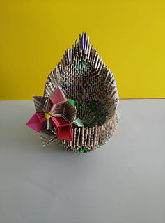 Origami, Vase, Karte, Kreativität, drinnen, Studioaufnahme, Stillleben, Tabelle, mehrfarbig, Kunst und Handwerk, keine Leute, High Angle View, Nahansicht, kopieren sie platz, Dekoration, farbiger Hintergrund, Variation, Kunst, Wahl, Band - Nähartikel, große gruppe von gegenständen, Band, Gelb, Luxus, silberfarben, 4K, CC0, gemeinfrei, lizenzfrei