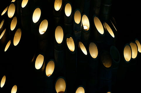 lanterna, fogo, lanterna de bambu, iluminado, ninguém, equipamento de iluminação, noite, em uma sequência, arquitetura, grande grupo de objetos, local de culto, dentro de casa, religião, crença, construção, abundância, estrutura construída, padronizar, forma, ordem, lâmpada elétrica, 4K, CC0, domínio público, royalty free