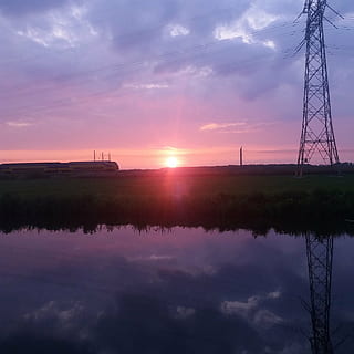 tramonto, sera, vista, cielo serale, colori, cielo, nuvola - cielo, riflessione, tecnologia, elettricità, combustibile e produzione di energia, cavo, pilone dell'elettricità, Alimentazione elettrica, bellezza nella natura, architettura, connessione, natura, linea elettrica, la tranquillità, sole, struttura costruita, nessuno, scenics - natura, all'aperto, viola, 1080P, CC0, dominio pubblico, privo di copyright