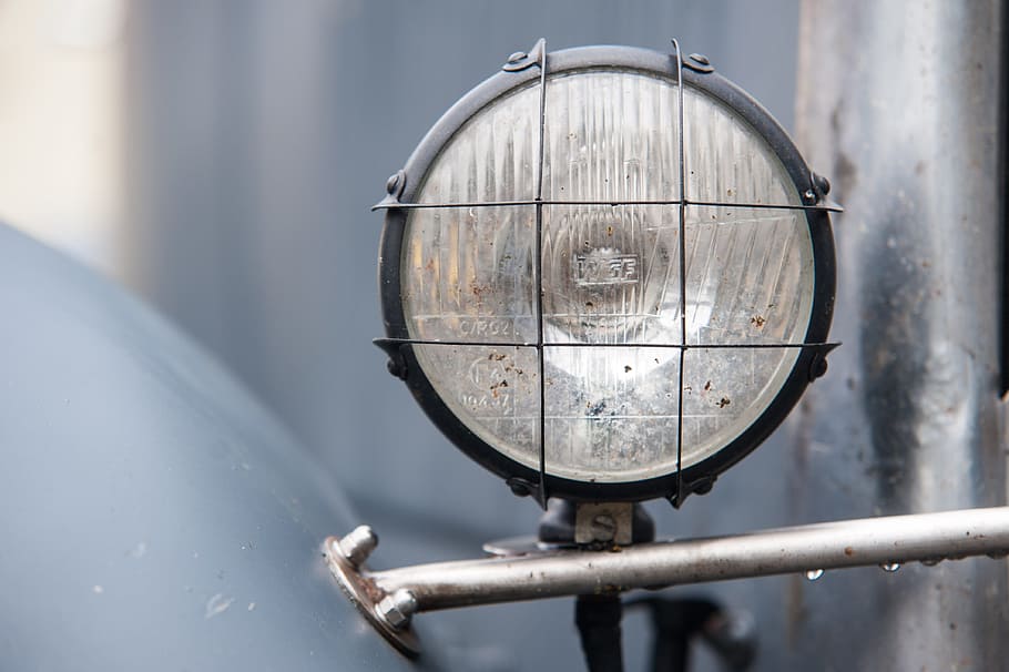 auto, adler, oldtimer, klasický, detailní, detail, chladná postava, automobilového průmyslu, pkw, výstava veteránů, veteránem automobil, auto detail, starý, historicky, oldtimer gp, Historické auto, světlo, pozornosti, vozidlo, světla, svítilna, auto reflektory, osvětlení, auto světlo, přední světlo, rarita, nostalgický, zaměřit se na popředí, nikdo, den, venku, osvětlovací zařízení, tvar, kruh, kov, Příroda, geometrický tvar, architektura, mokré, rezavý, světlomet, voda, opuštěný, 4K