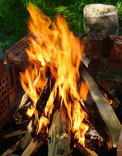 Feuer, brenne, Lagerfeuer, Flamme, Camping, Feuer, brennen, Hitze - Temperatur, Verbrennung, keine Leute, Holz - Material, Essen und Trinken, Feuer - natürliches Phänomen, Log, Holz, Brennholz, Bewegung, Natur, orange Farbe, glühend, Nahansicht, Langzeitbelichtung, draußen, High Angle View, Bewegungsunschärfe, 2K, CC0, gemeinfrei, lizenzfrei