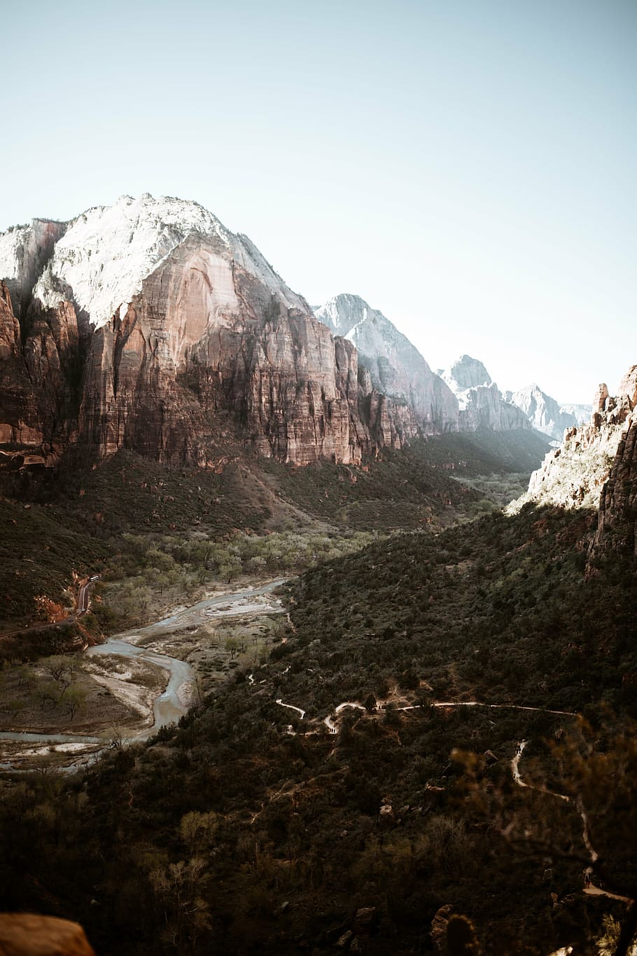 aèria, foto, riu, creuar, muntanyes, muntanya, muntanya alta, núvol, cel, cim, cresta, paisatge, naturalesa, vall, aigua, turó, penya-segat, herba, neu, escenics, cim de muntanya, a l'aire lliure, rock - object, Serra, escenics - natura, medi ambient, bellesa a la natura, escena tranquil·la, tranquil·litat, cap gent, terra, escena no urbana, dia, rock, cel clar, planta, geologia, formació, 5K