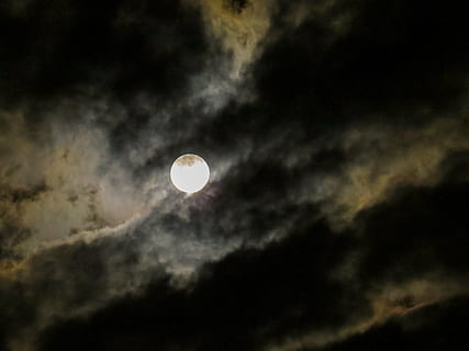 fullmoon with clouds, moon, moonlight, before lunar eclipse, mystical, night, blood moon, light, lighting, sky, full Moon, cloud - Sky, dark, space, astronomy, nature, no people, scenics - nature, beauty in nature, outdoors, low angle view, dramatic sky, tranquility, circle, tranquil scene, geometric shape, planetary moon, astrology, eclipse, 4K, CC0, public domain, royalty free