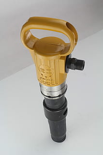instrumente pneumatice, abataj, pneumatic, unelte, studio shot, un singur obiect, nici o persoana, a închide, alimente, fundal alb, în interior, galben, natură moartă, vedere în unghi mare, tehnologie, elimina, masa, recipient, mancare si bautura, spațiu copie, culoare neagră, echipament, aur colorat, aparat, 5K, CC0, domeniu public, fără drepturi de autor