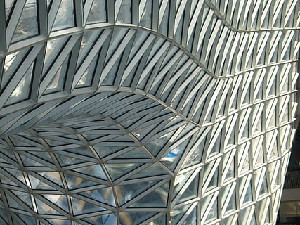 die Architektur, Fenster, Bogen, Über, Glasdach, Facetten, streben, Dach, gebogen, Kuppel, Fensterrahmen, Empfangshalle, Foyer, Eingangshalle, Kaufhaus, frankfurt am main deutschland, myzeil, Vollbild, Muster, Hintergründe, gebaute Struktur, Flachwinkelansicht, keine Leute, Decke, Geometrische Figur, drinnen, Design, Tag, gestalten, modern, Glas - Material, Metall, architektonisches Merkmal, Sonnenlicht, Wiederholung, Dachfenster, Dachbalken, Architektur und Kunst, Legierung, stehlen, 2K, CC0, gemeinfrei, lizenzfrei