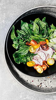 verdures, fruita, estil, menjar, vegetals, frescor, sopar, gourmet, amanida, cuinar, alimentació saludable, vaixella, placa, tomàquet, menjar vegetarià, dinar, full, fer dieta, color verd, enciam, marisc, primer pla, cuit, menjar i beguda, cap gent, benestar, natura morta, directament a sobre, llest per menjar, a l'interior, bol, vista d’angle alt, verd, mida de la porció, estri de cuina, tall, preparar el menjar, 2K, CC0, domini públic, lliure de regalies
