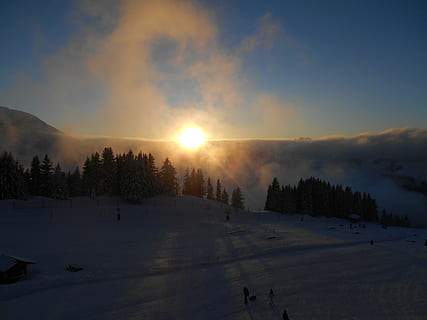 solnedgang, bjerg, træer, sne, Frankrig, Avoriaz, skyer, himmel, natur, bjergtop, landskab, dom, eventyr, sol, udendørs, solnedgang landskab, spids, vinter, skønhed i naturen, kold temperatur, træ, rolig scene, scenics - natur, ro, miljø, plante, sky - himmel, sollys, ikke-urbane scene, ingen mennesker, linseflare, snedækket bjerg, 5K, CC0, offentligt domæne, royaltyfrie