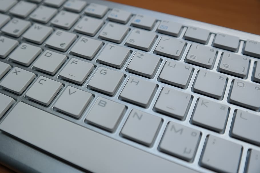 gris, blanc, teclat d’ordinador, marró, superfície, lletres, teclat, ordinador, entrada, claus, maquinari, PC, calculadora, aixeta, Font, sortir, perifèric, accessoris, dispositiu perifèric, plata, primer pla, connexió, equips informàtics, tecnologia, part de l’ordinador, comunicació, cap gent, text, a l'interior, portàtil, clau d’ordinador, carta, tecnologia sense fils, sol objecte, Internet, tir de l'estudi, xarxa d’ordinadors, color plata, 5K