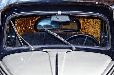 cotxe, frontal, eixugaparabrises, davant del cotxe, parabrisa, oldtimer, automàtic, vell, fiat, fiat 1100b, històricament, vehicle, cotxe de col·leccionista, cotxe d'època, crom, passat de moda, vehicle terrestre, transport, estil retro, clàssic, faro, antiguitat, primer pla, cap gent, manera de transport, automòbil, metall, dia, reflexió, marc complet, viatjar, a l'aire lliure, brillant, part del vehicle, color plata, 5K, CC0, domini públic, lliure de regalies
